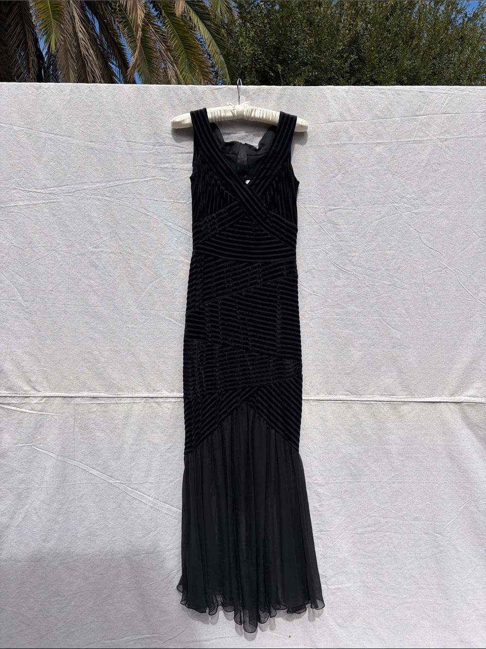 Elegant Black Sleeveless Evening Gown